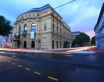 Elkezdődött az évad az idén 140 éves Szegedi Nemzeti Színházban