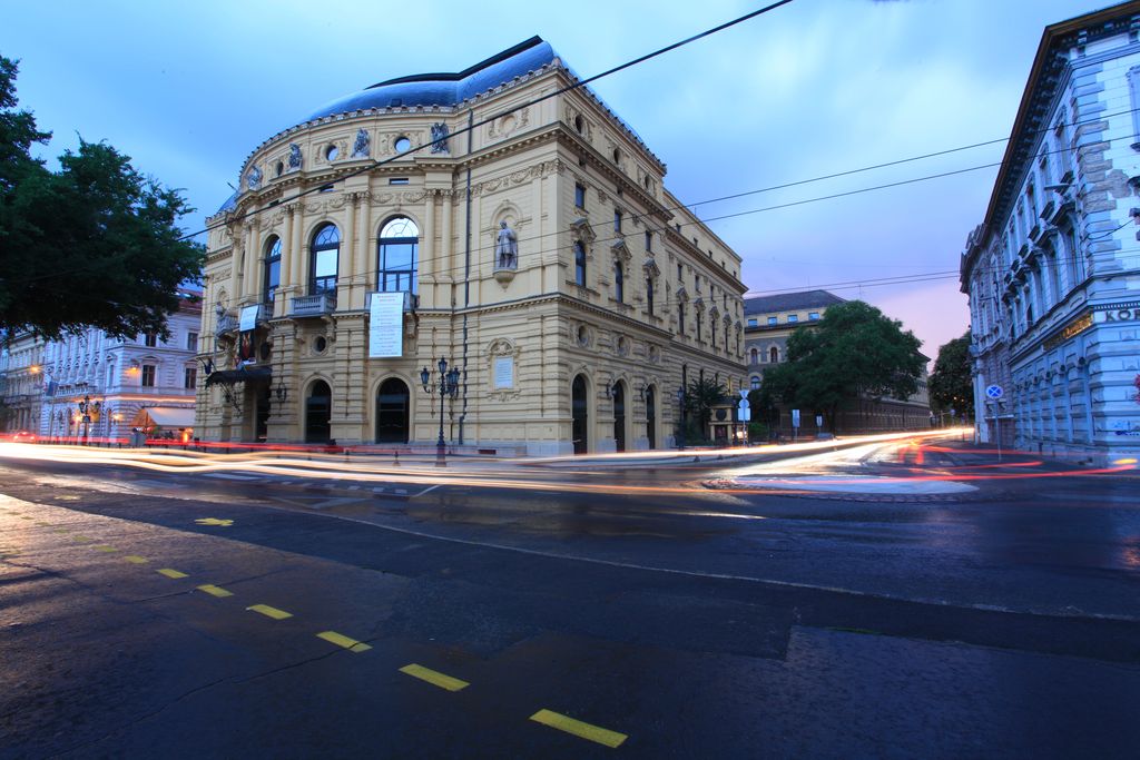 Elkezdődött az évad az idén 140 éves Szegedi Nemzeti Színházban