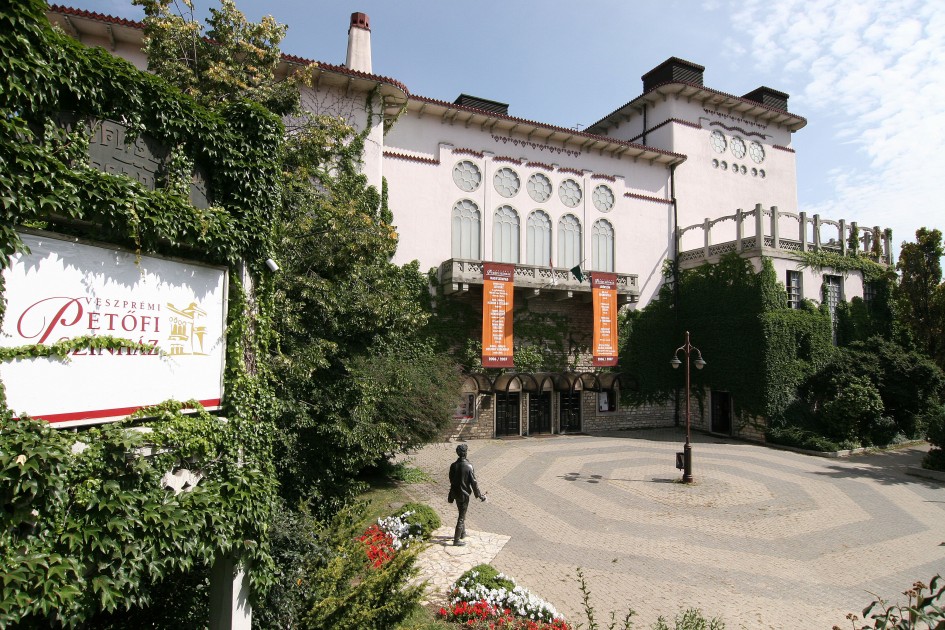 Megújul a Veszprémi Petőfi Színház és környezete