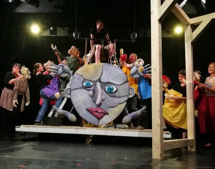 Az óriáscsecsemő című bábopera bemutatójára készül a Kolibri Színház