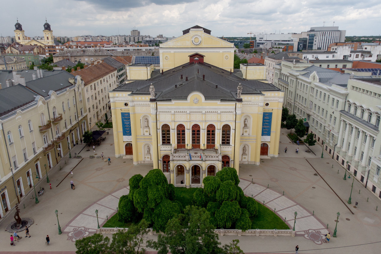 A Nagyerdei Stadionba is beköltözik a debreceni Csokonai Színház