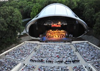 Korábbi évadkezdéssel és bővebb műfaji kínálattal nyit a Margitszigeti Szabadtéri Színház