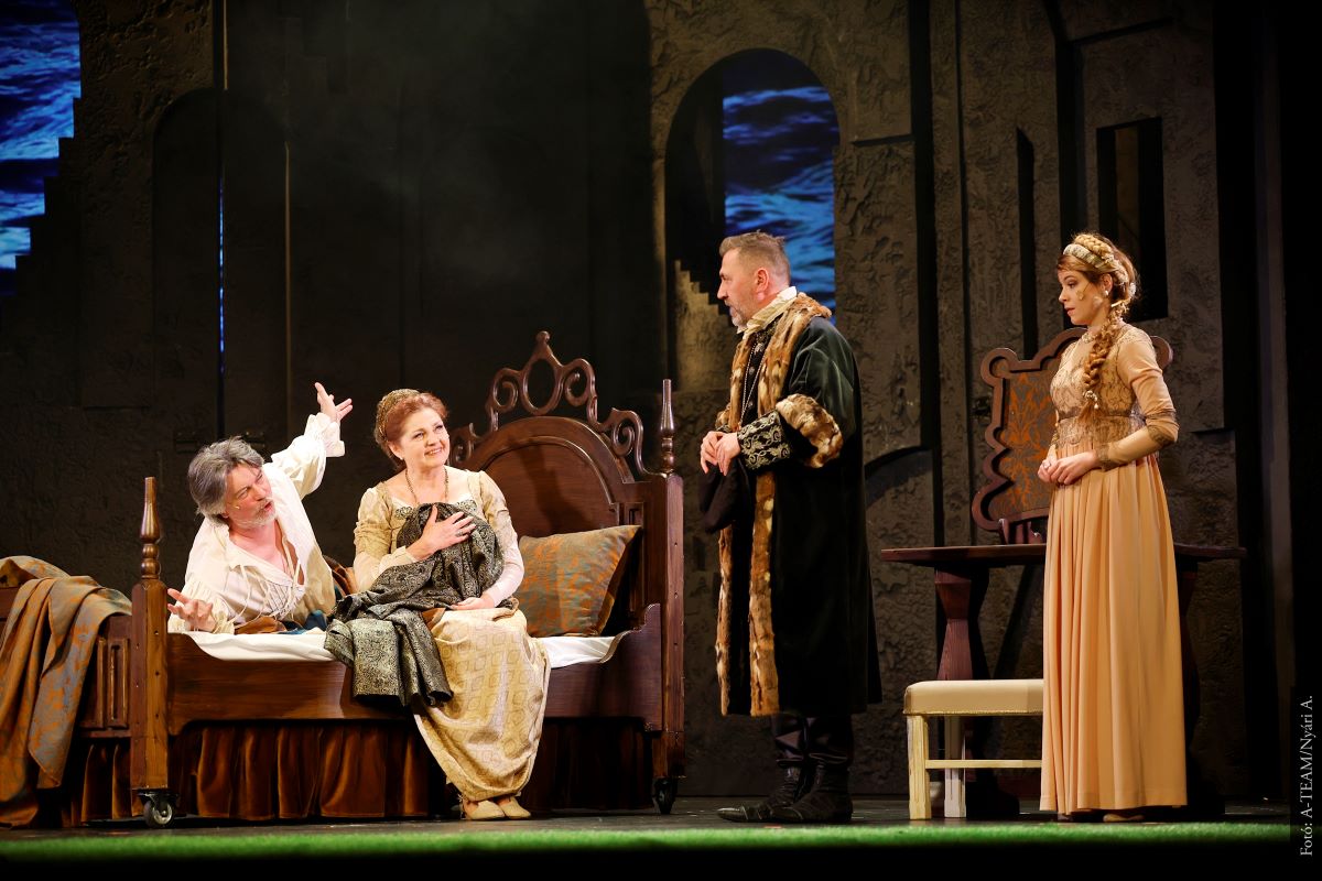 Modern szemléletű Hamlet a Békéscsabai Jókai Színház színpadán