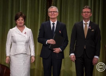 Március 15. – Hankó Balázs állami kitüntetéseket és művészeti díjakat adott át a Pesti Vigadóban