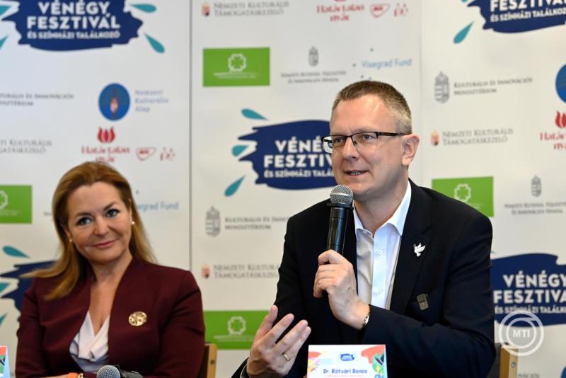 Július elején ismét a Dunakanyarba várja a látogatókat a VéNégy Fesztivál és Színházi Találkozó